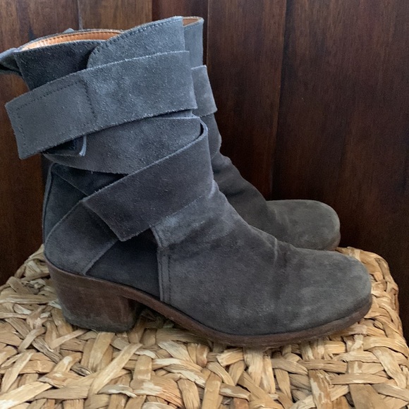 P. Monjo Suede ankle boots - Picture 2 of 7